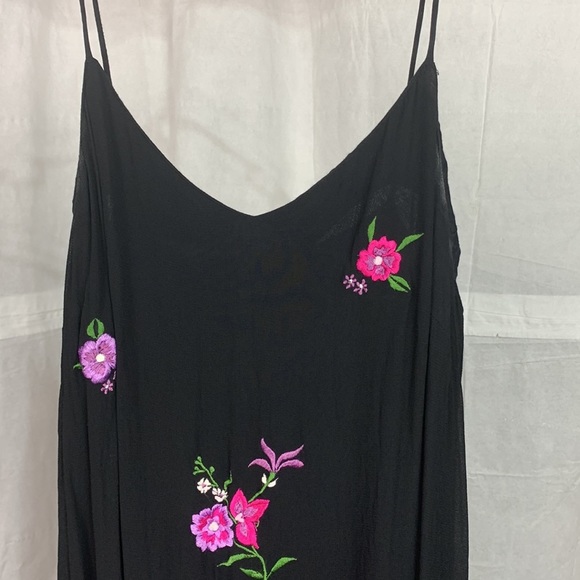 Karin Stevens Black Floral Embroidered Slip Dress - Picture 2 of 6